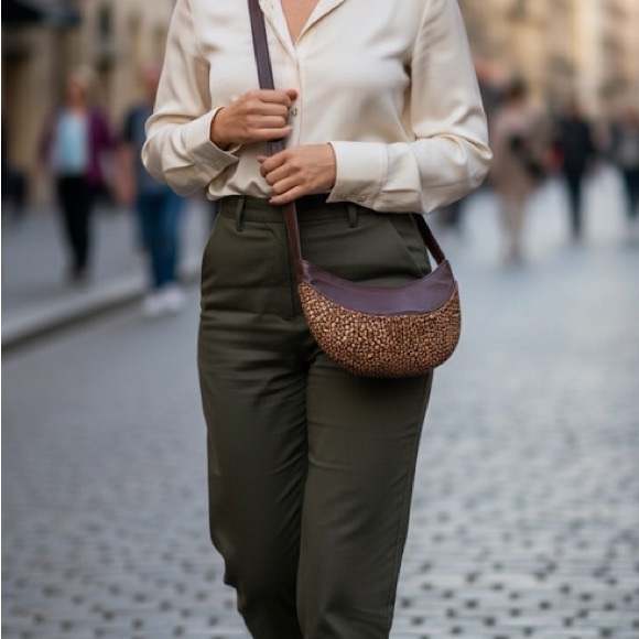 Borbonese leather/hide shoulder purse 👜 - Picture 3 of 14